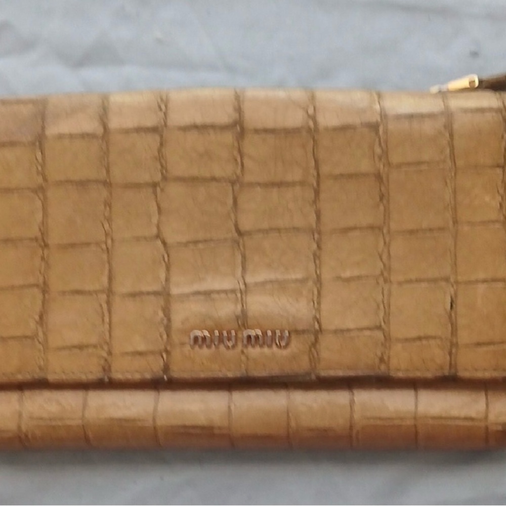 Miu Miu Tan Croc-Embossed Wallet - Picture 6 of 11
